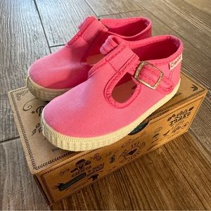 Cienta Bright Pink Toddler Button Shoes